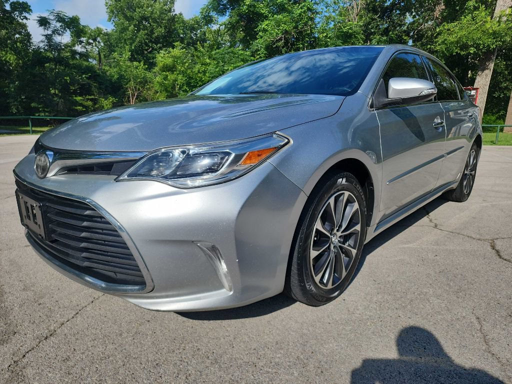 Used 2017 Toyota Avalon XLE FWD image 3