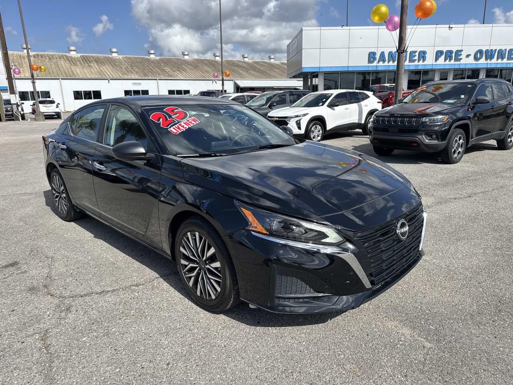 Used 2025 Nissan Altima 2.5 SV FWD image 1