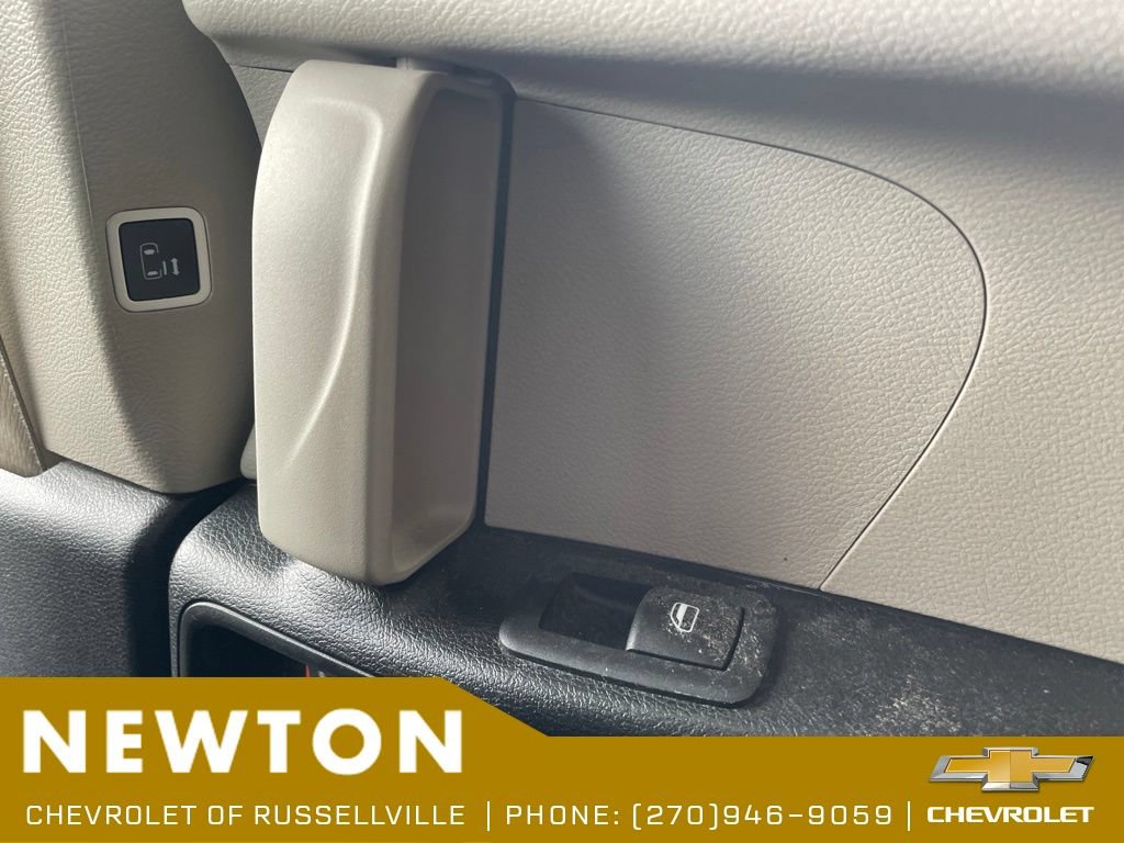 Used 2023 Chrysler Pacifica Touring-L FWD image 32