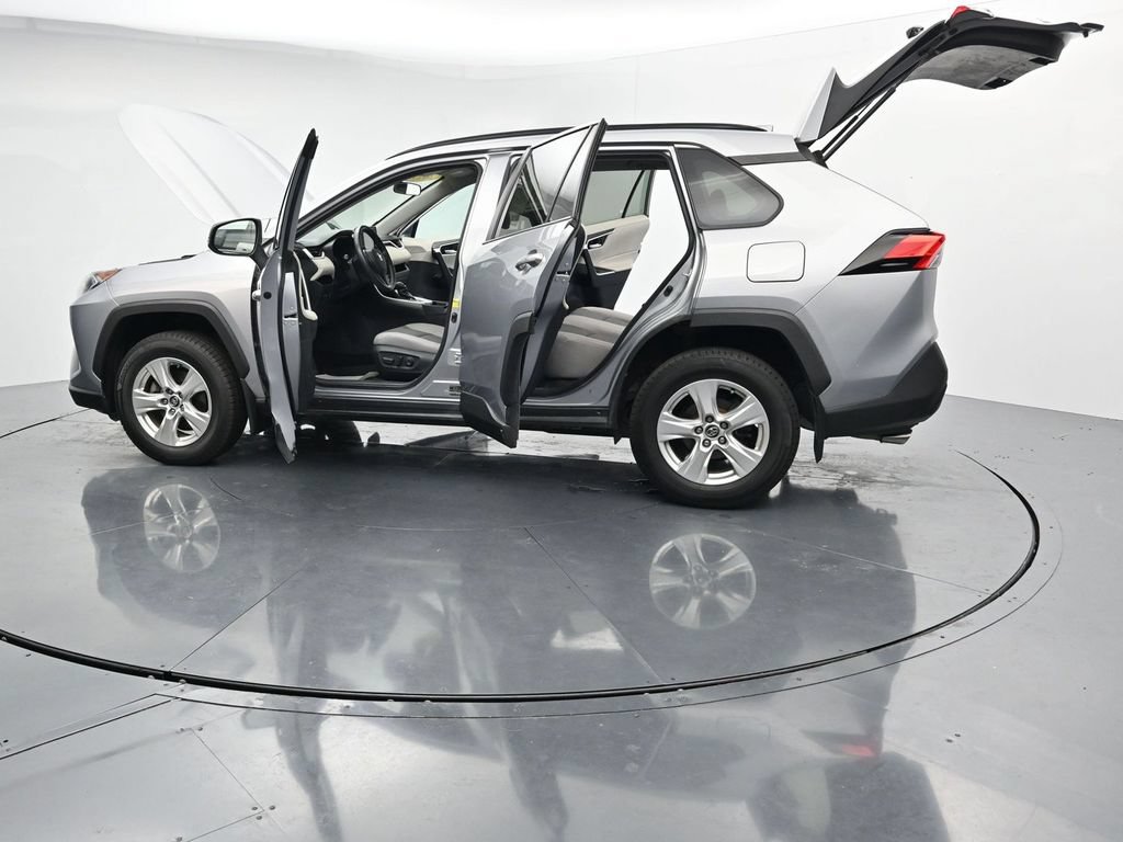 Used 2021 Toyota RAV4 XLE AWD/4WD image 46