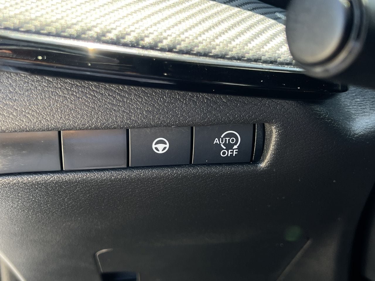 Certified 2026 Nissan Kicks SR FWD image 21