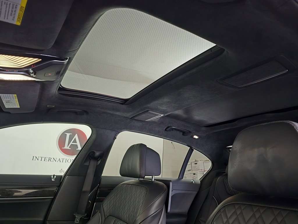 Used 2016 BMW 750i xDrive image 19