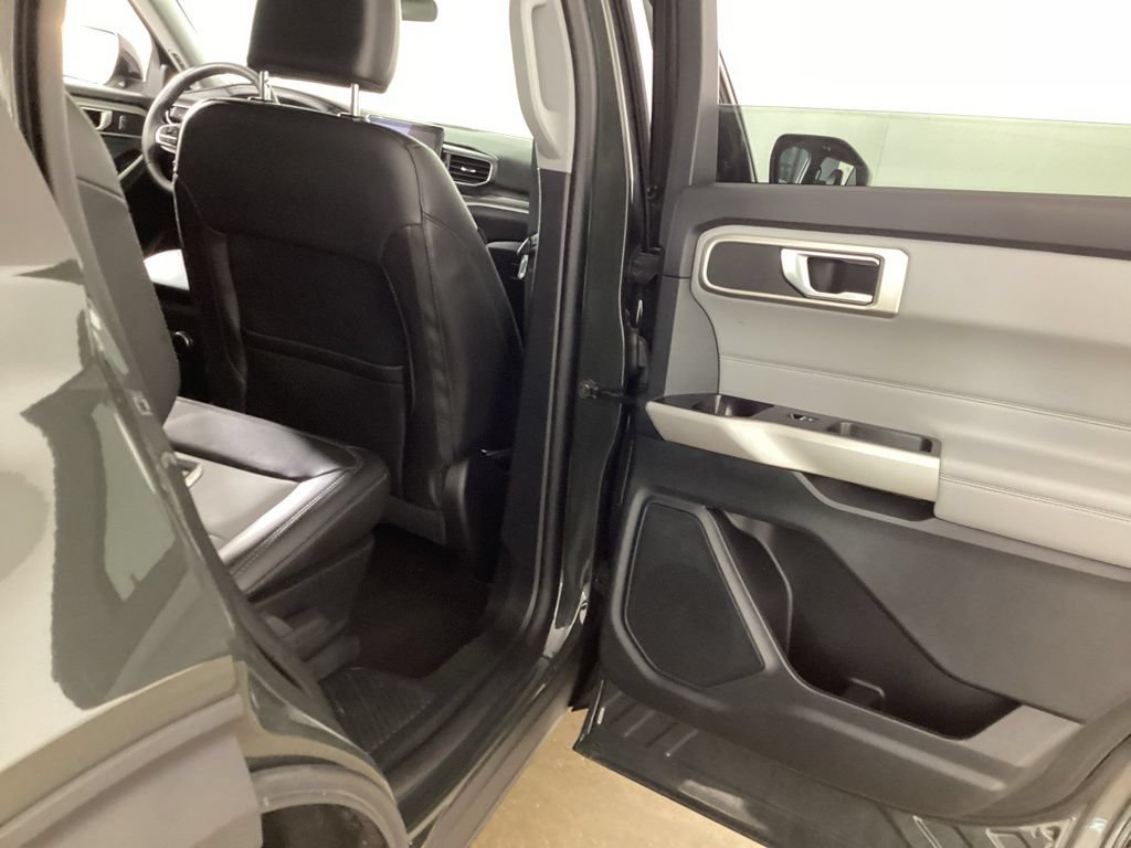 Used 2024 Ford Explorer XLT w/ Equipment Group 202A AWD/4WD image 26