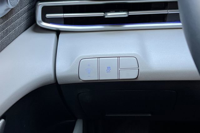 Used 2025 Hyundai Elantra Limited FWD image 36