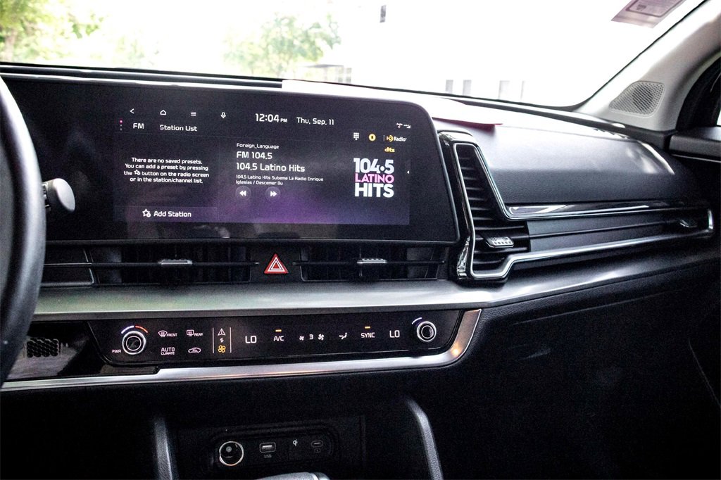 Used 2025 Kia Sportage EX image 23