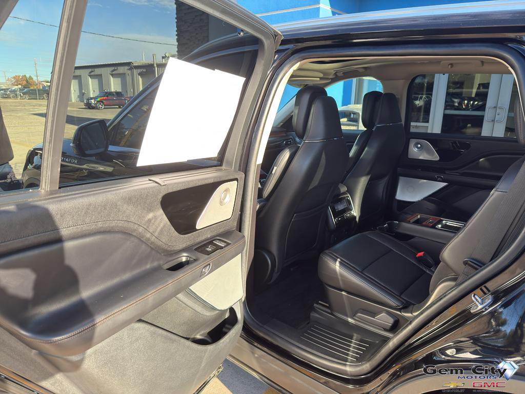 Used 2022 Lincoln Aviator Reserve w/ Equipment Group 201A image 13