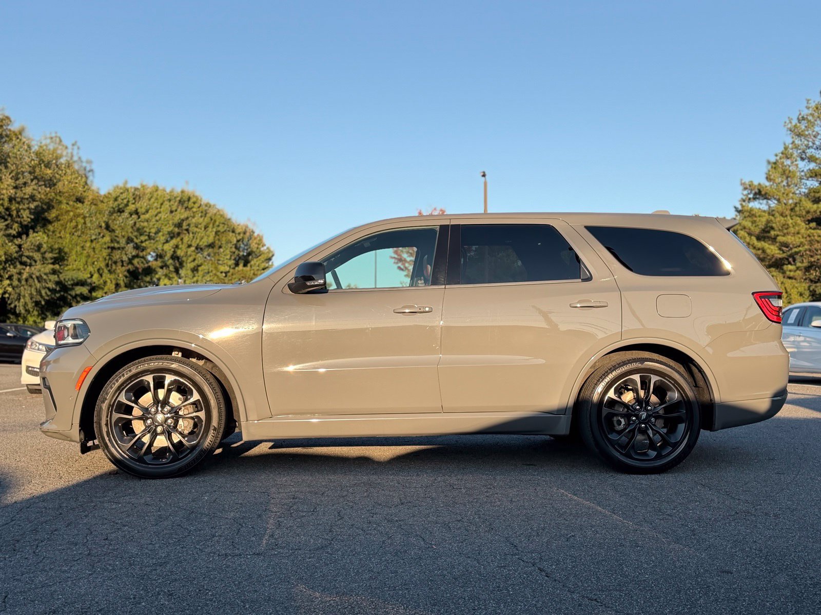 Used 2022 Dodge Durango R/T w/ Blacktop Package AWD/4WD image 2