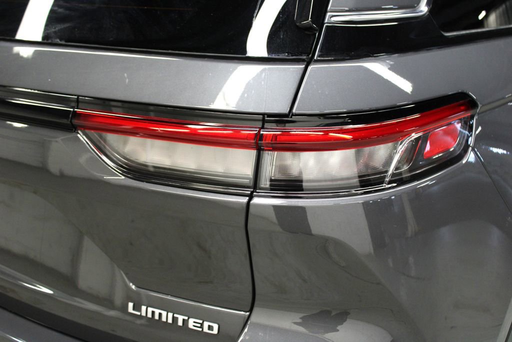 New 2025 Jeep Grand Cherokee Limited w/ Luxury Tech Group II image 38