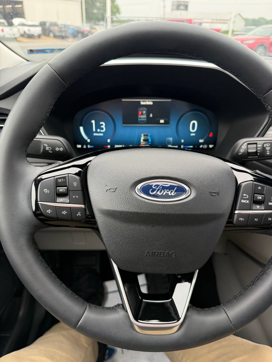 Used 2023 Ford Escape Platinum w/ Premium Technology Package AWD/4WD image 15