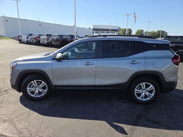 Used 2024 GMC Terrain SLE w/ Driver Convenience Package FWD image 19