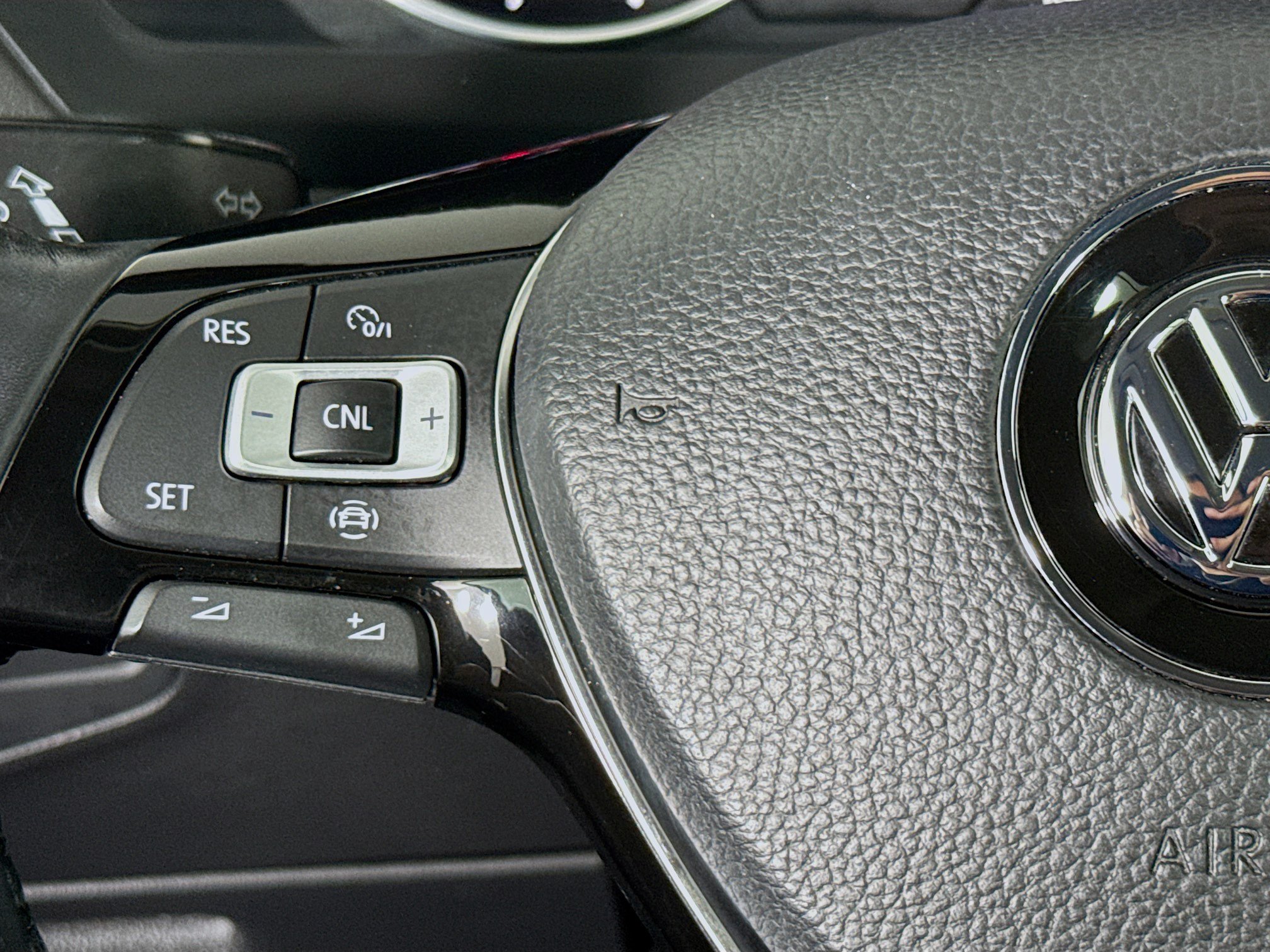 Used 2019 Volkswagen Tiguan SE FWD image 11