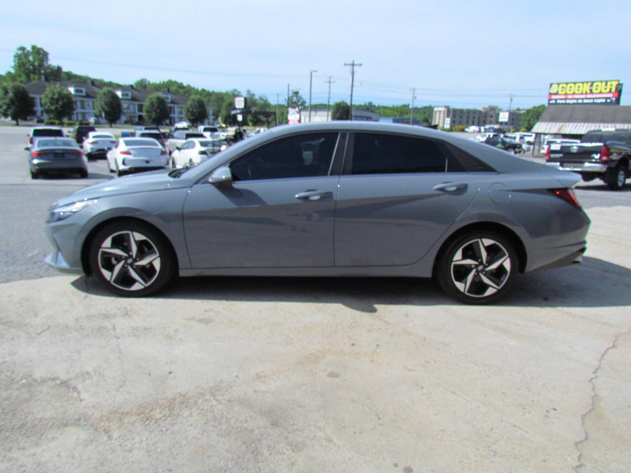 Used 2021 Hyundai Elantra Limited image 4