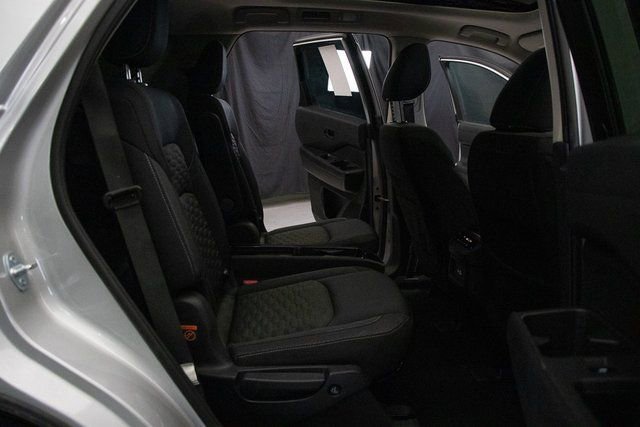 Used 2023 Nissan Pathfinder SV w/ SV Premium Package image 18