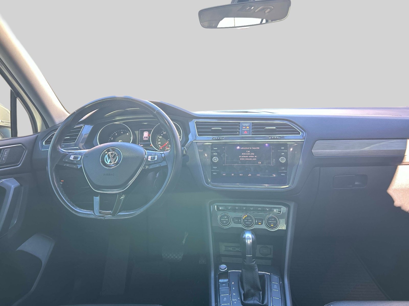 Used 2018 Volkswagen Tiguan SEL Premium AWD/4WD image 10