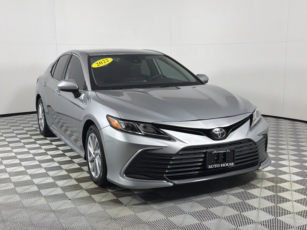 Used 2022 Toyota Camry LE FWD image 3