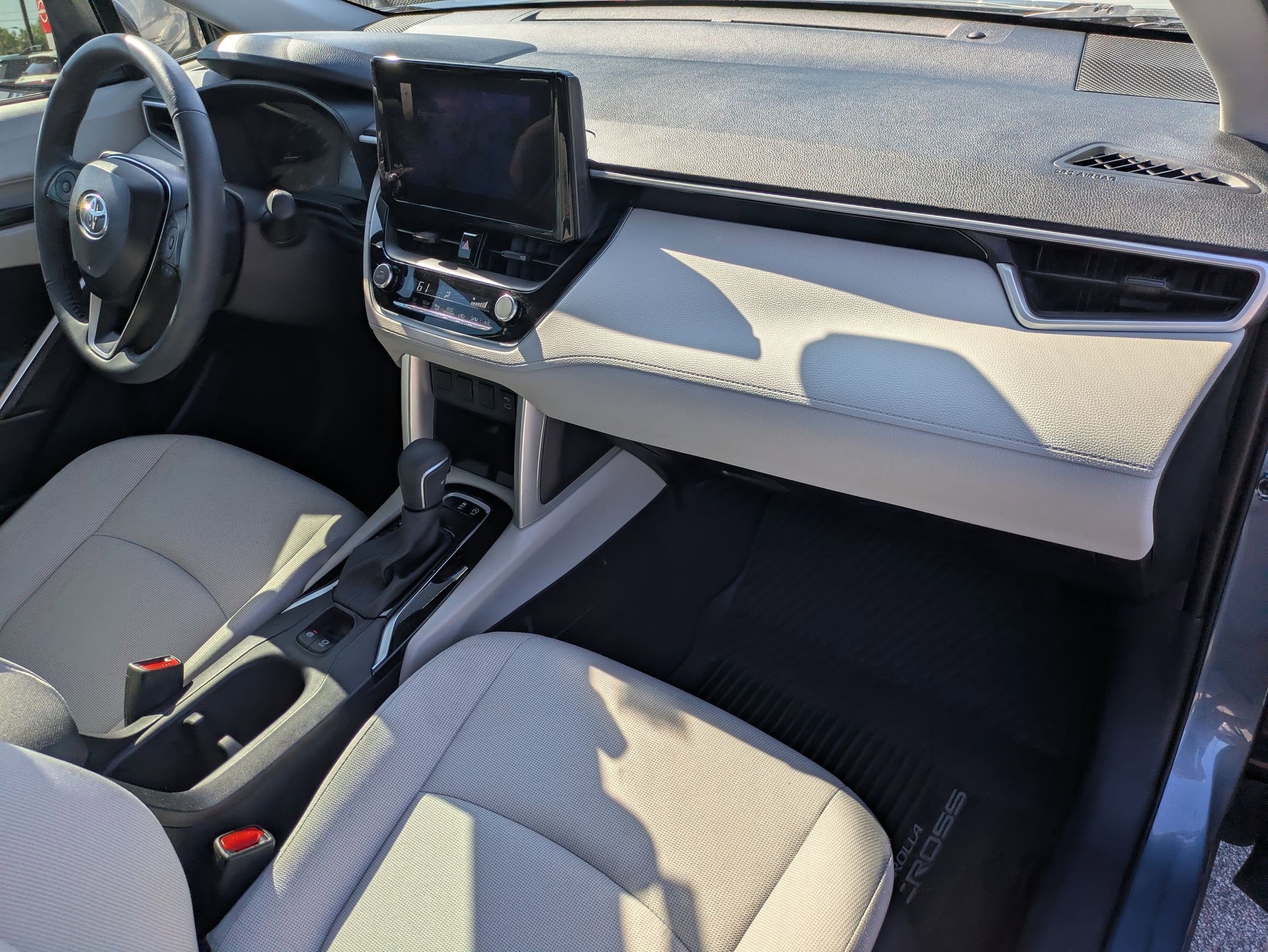 Used 2025 Toyota Corolla Cross LE w/ Moonroof Package FWD image 36