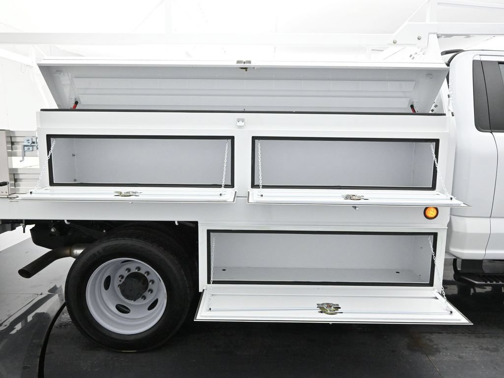 New 2025 Ford F550 4x4 Regular Cab Super Duty image 28