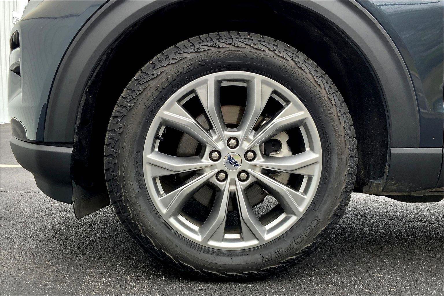 Used 2022 Ford Explorer XLT w/ Equipment Group 202A AWD/4WD image 9