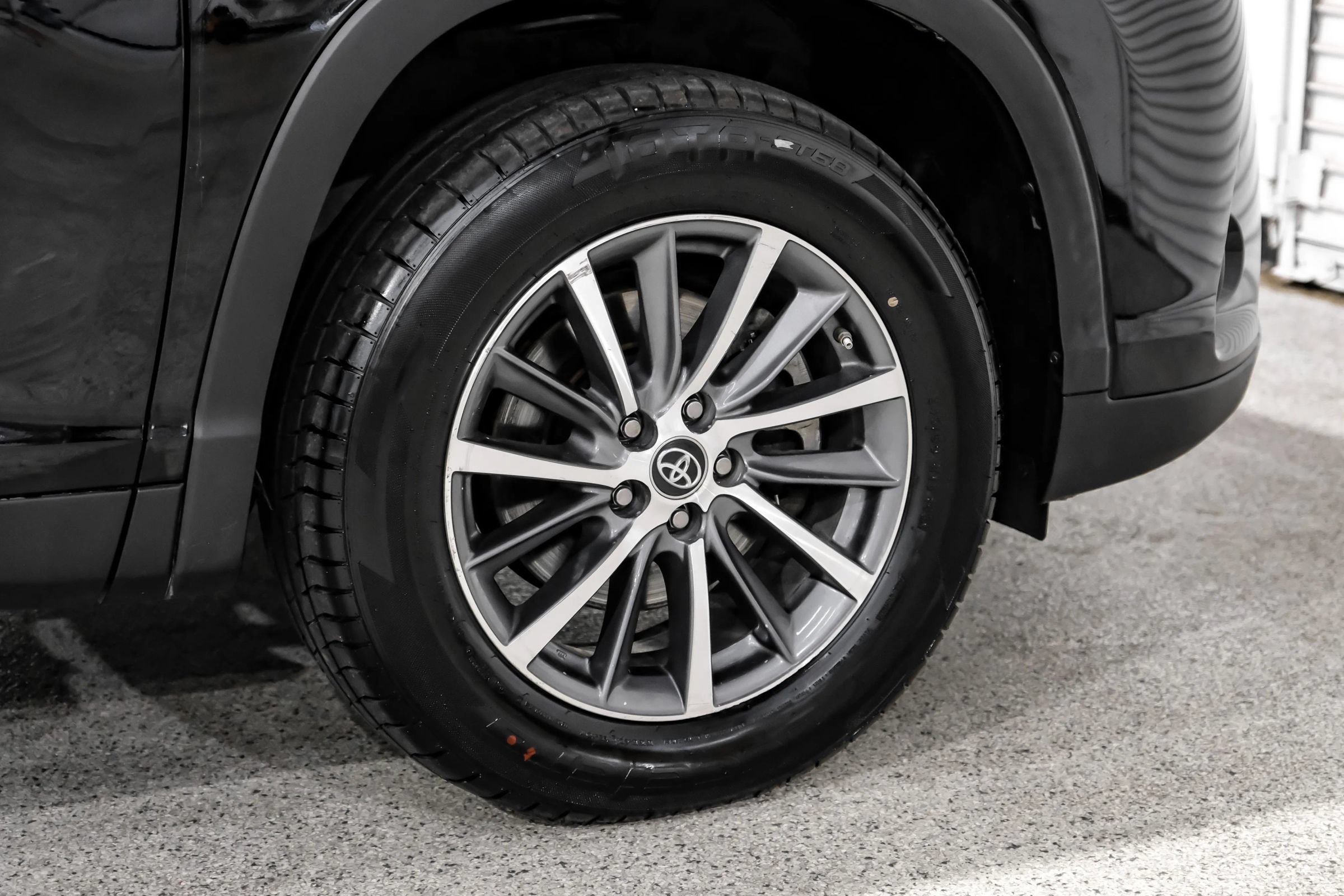 Used 2019 Toyota Highlander XLE FWD image 54