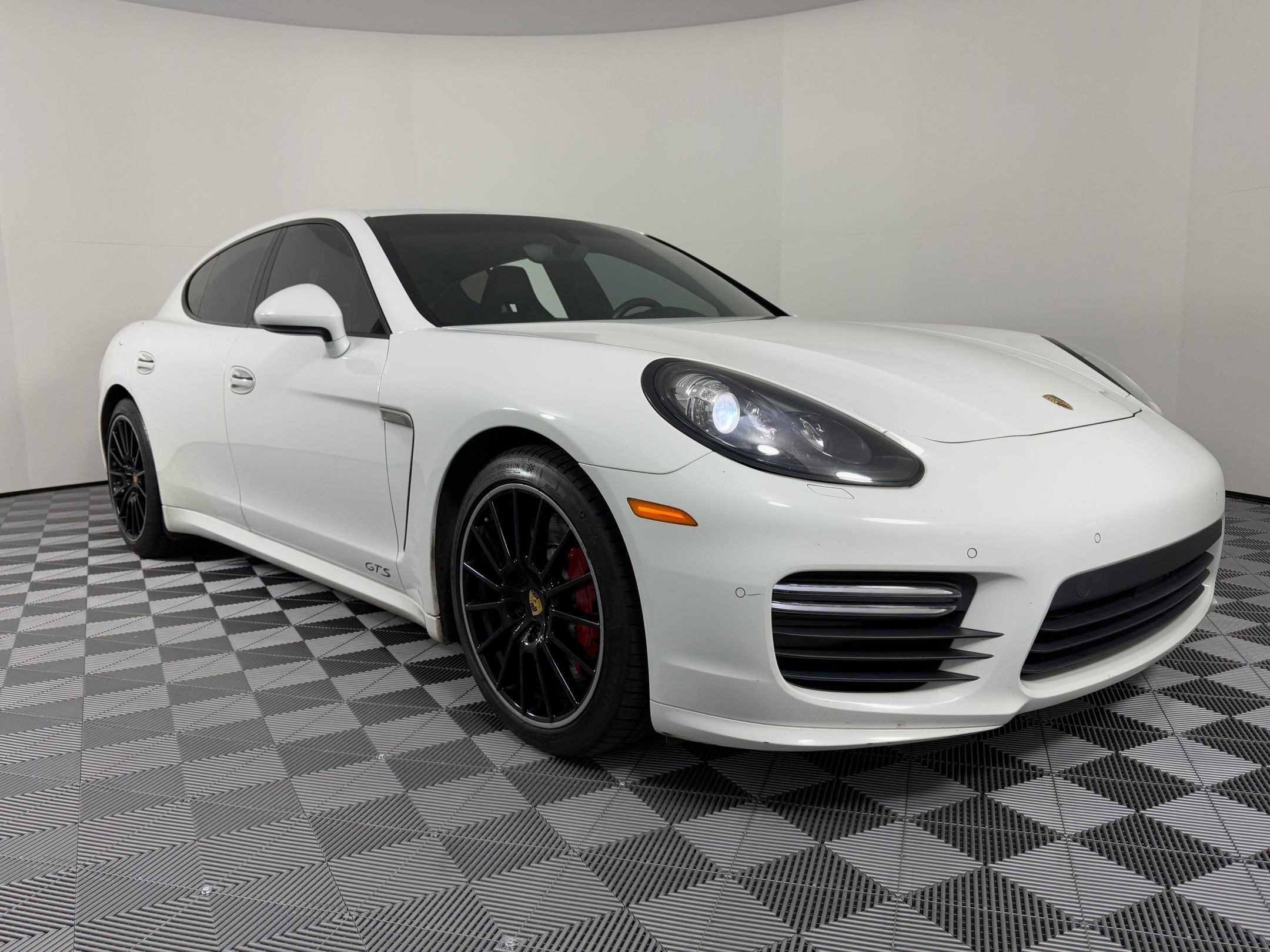 Used 2016 Porsche Panamera GTS image 7