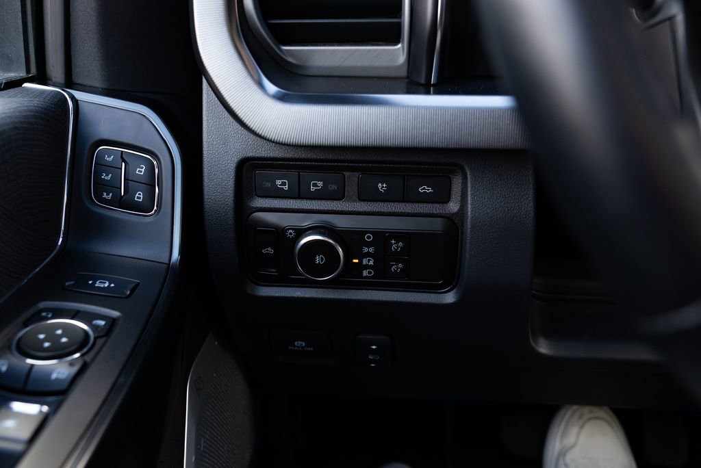 Used 2024 Ford F250 Platinum image 14