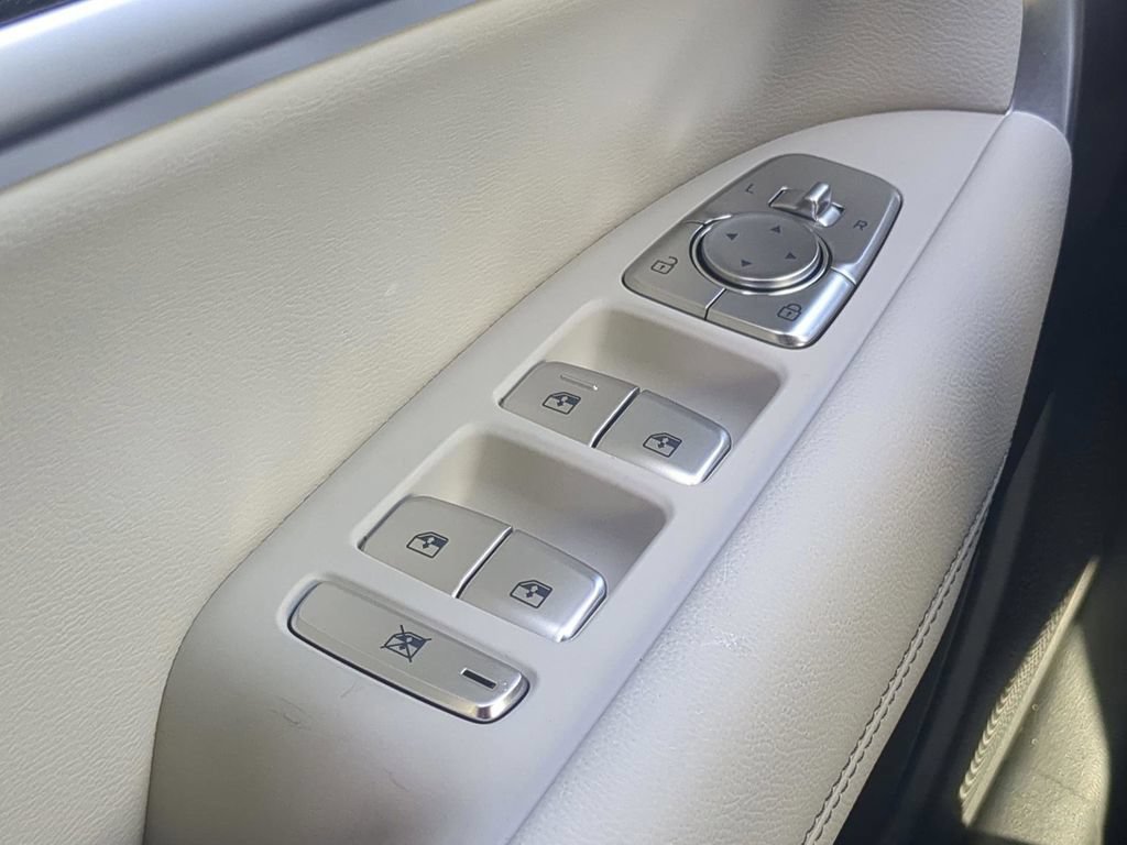 New 2025 Genesis G70 2.5T RWD image 30