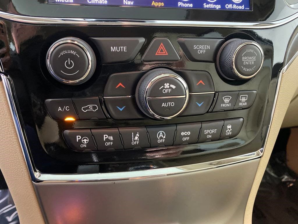 Used 2021 Jeep Grand Cherokee Limited w/ Trailer Tow Group IV image 22