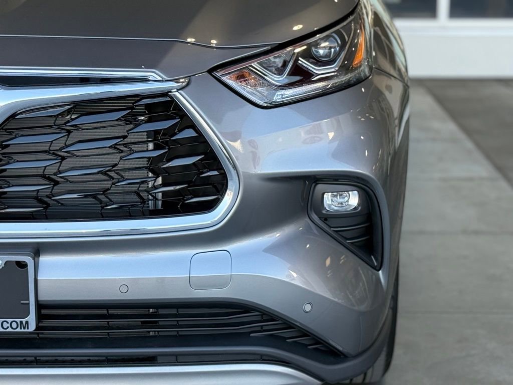 New 2026 Toyota Highlander Platinum image 5