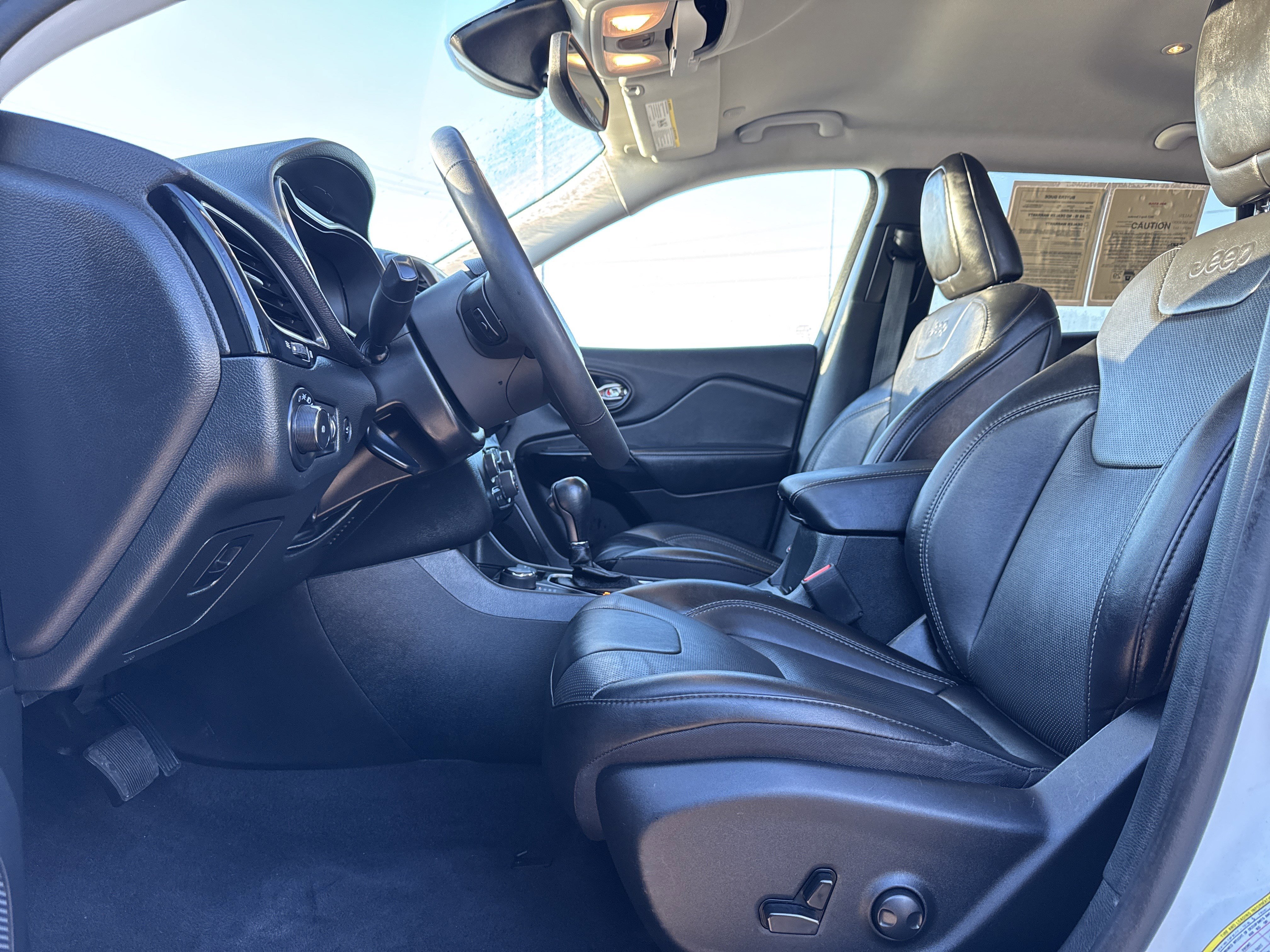 Used 2023 Jeep Cherokee Altitude Lux image 27