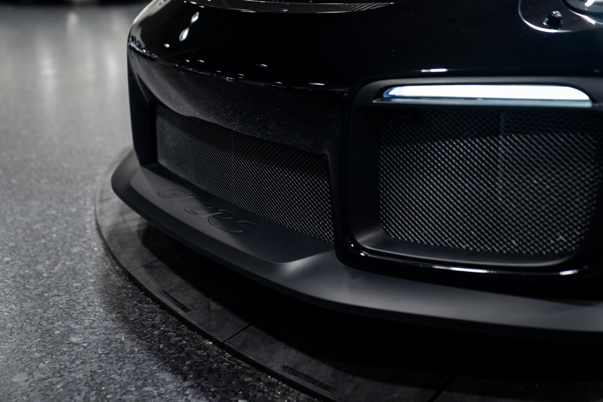 Used 2018 Porsche 911 GT2 RS image 12