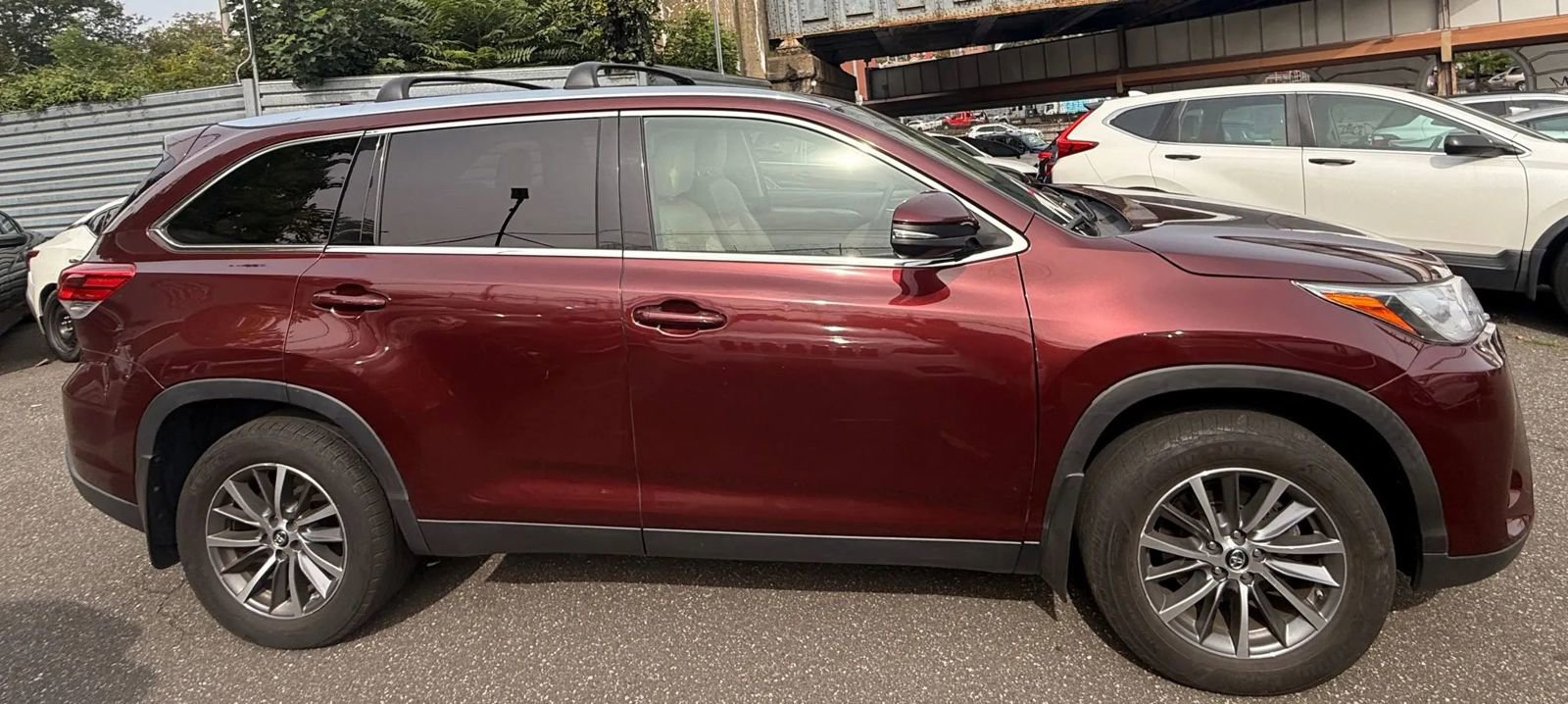 Used 2019 Toyota Highlander XLE image 4