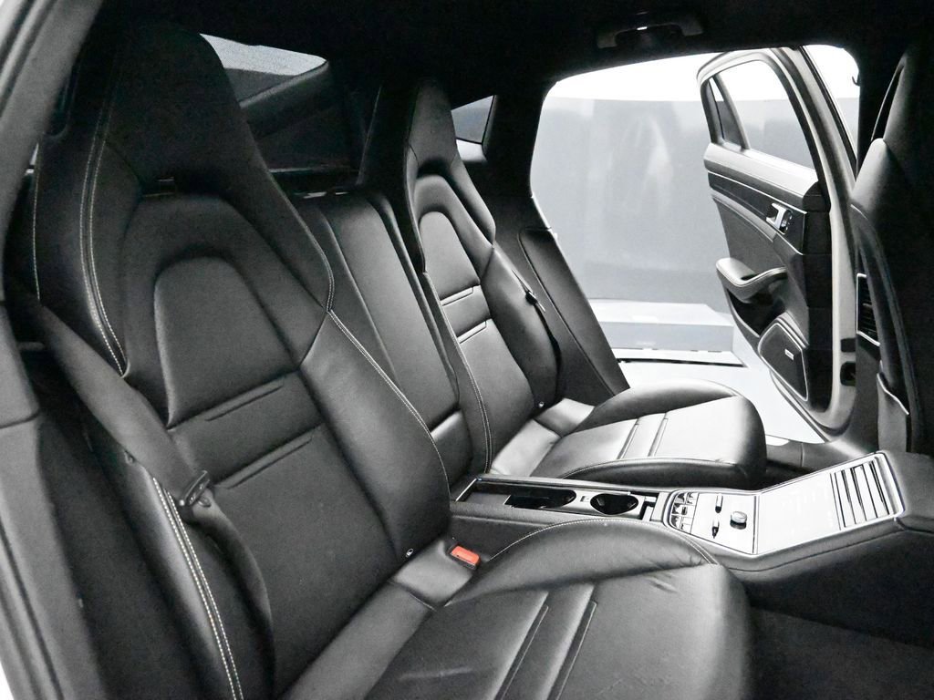 Used 2020 Porsche Panamera 4 image 20