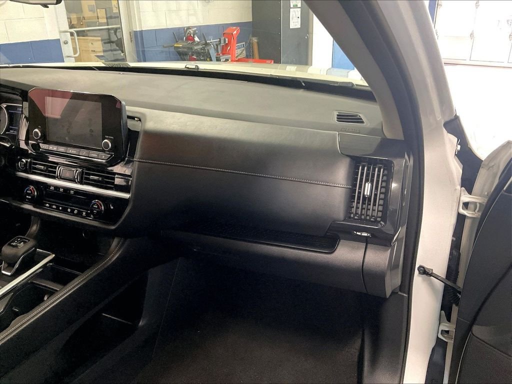 Used 2024 Nissan Pathfinder SV w/ Black Appearance Package AWD/4WD image 13