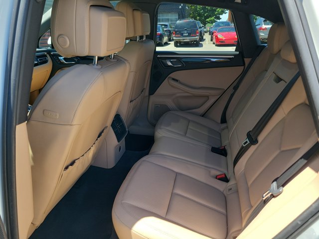 Certified 2021 Porsche Macan AWD/4WD image 19