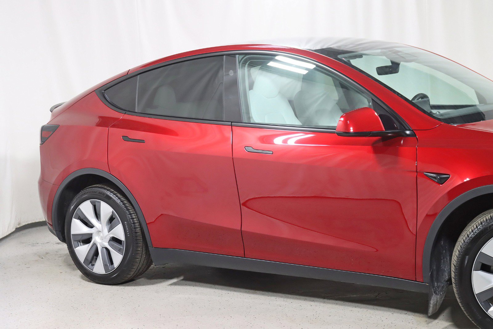 Used 2024 Tesla Model Y Long Range AWD/4WD image 3