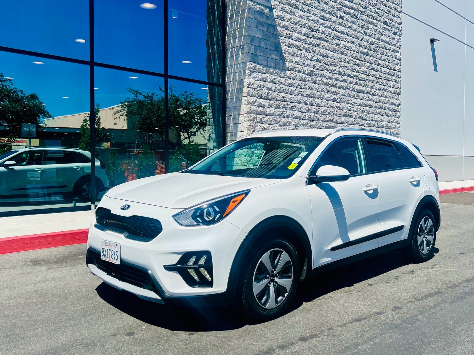 Used 2021 Kia Niro LX FWD image 1