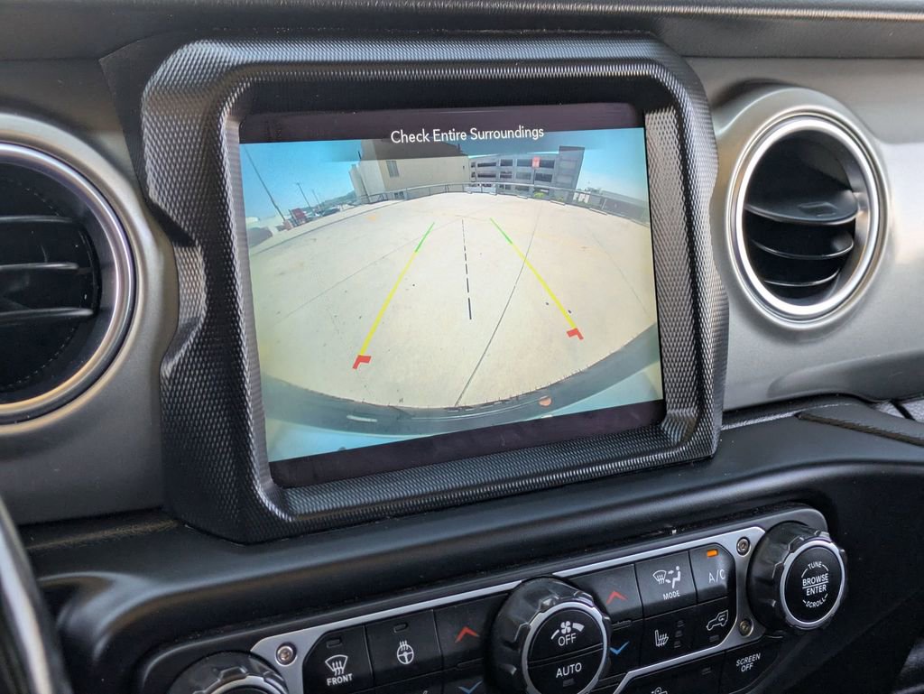Used 2022 Jeep Wrangler Unlimited Sahara w/ Cold Weather Group AWD/4WD image 16