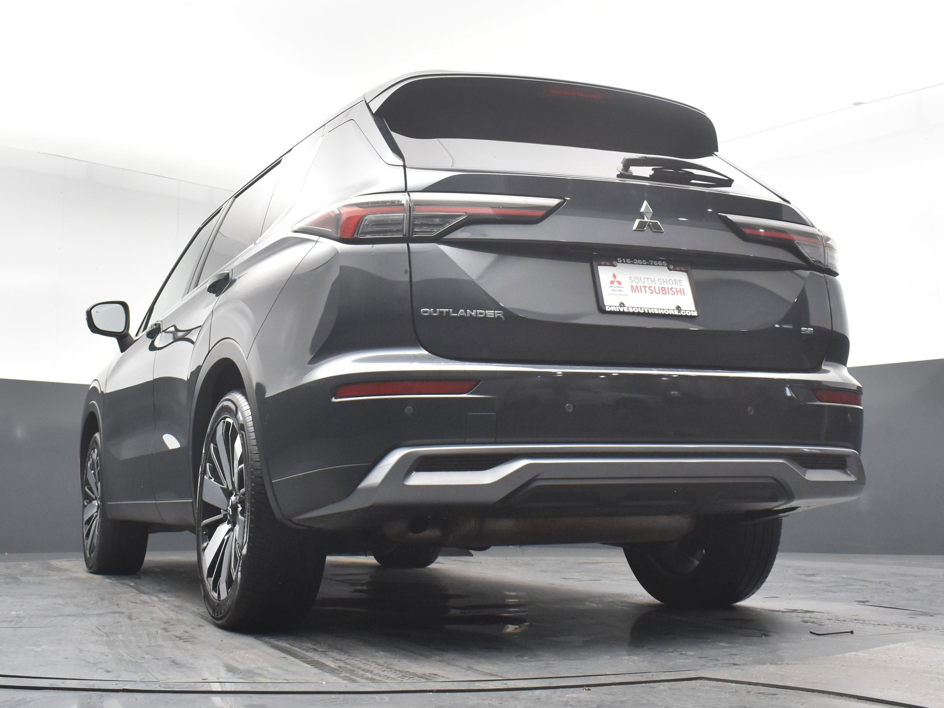 Used 2025 Mitsubishi Outlander AWD image 21