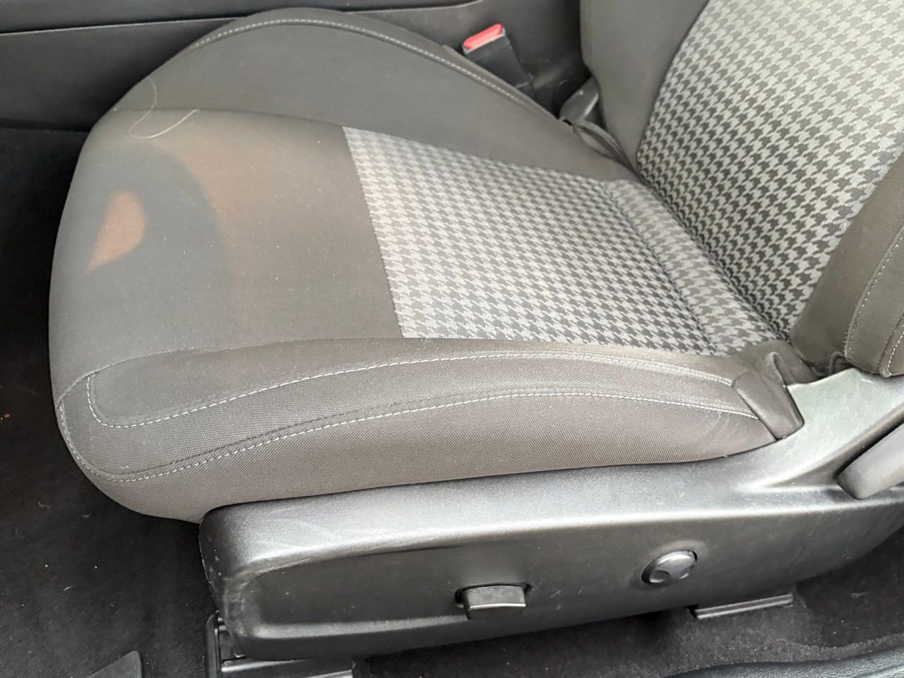 Used 2022 Dodge Challenger GT image 30