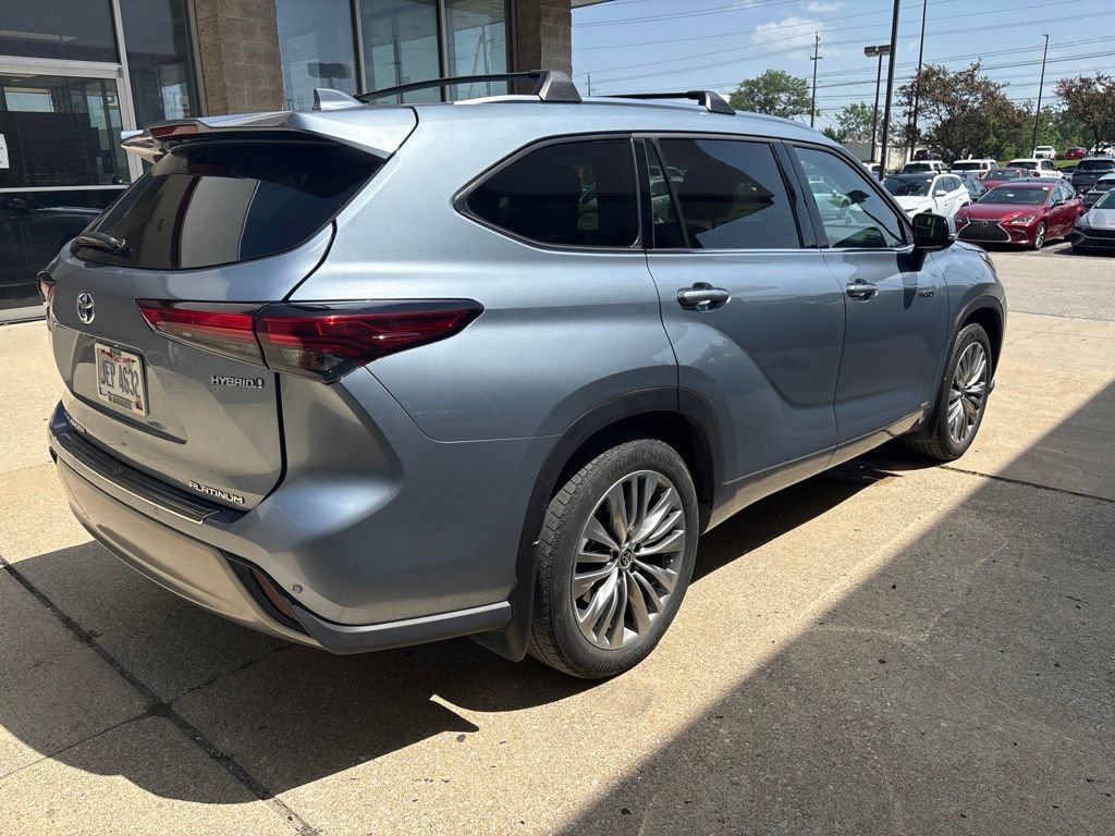Used 2021 Toyota Highlander Platinum AWD/4WD image 3