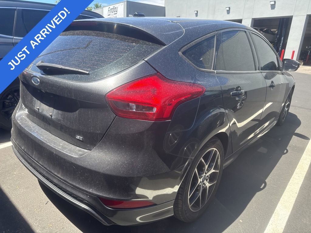 Used 2016 Ford Focus SE w/ SE Sport Package FWD image 3