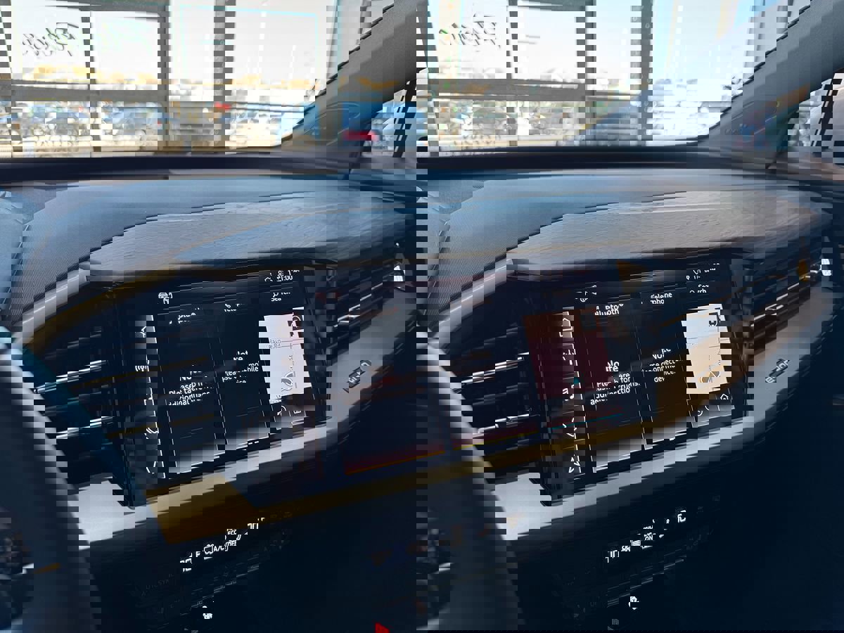 Used 2024 Audi Q4 e-tron Premium Plus w/ Premium Plus image 29