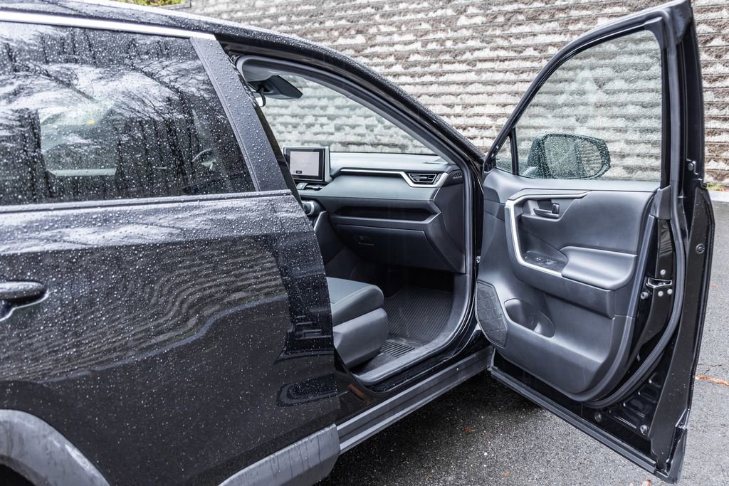 Used 2024 Toyota RAV4 LE AWD/4WD image 16