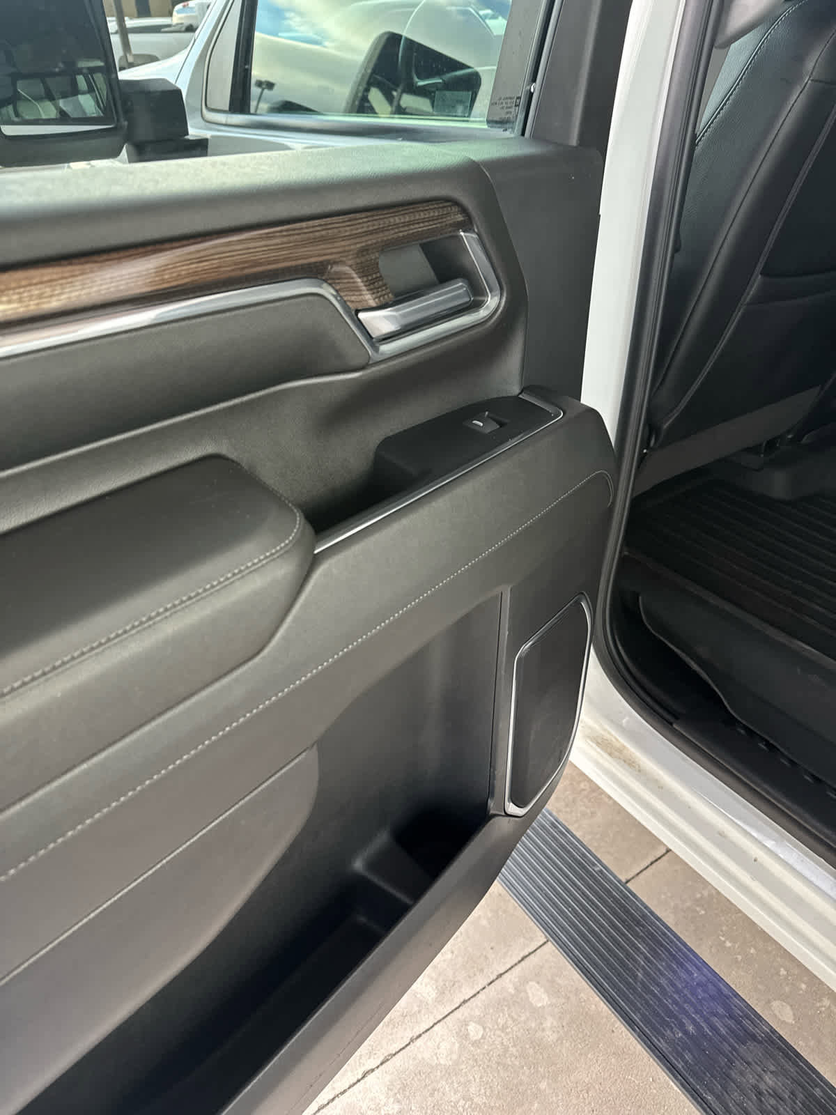 Used 2024 Chevrolet Silverado 2500 LT w/ Convenience Package image 28