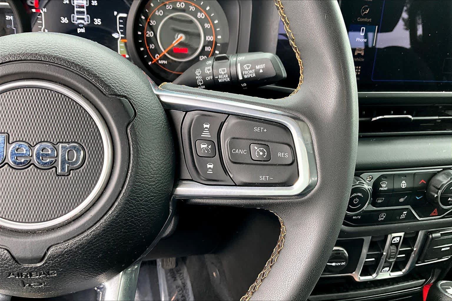 Used 2025 Jeep Wrangler Unlimited Sahara AWD/4WD image 25