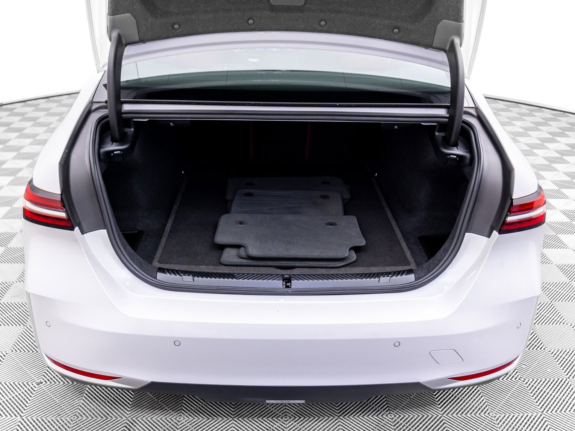 Certified 2024 BMW 540i xDrive image 32