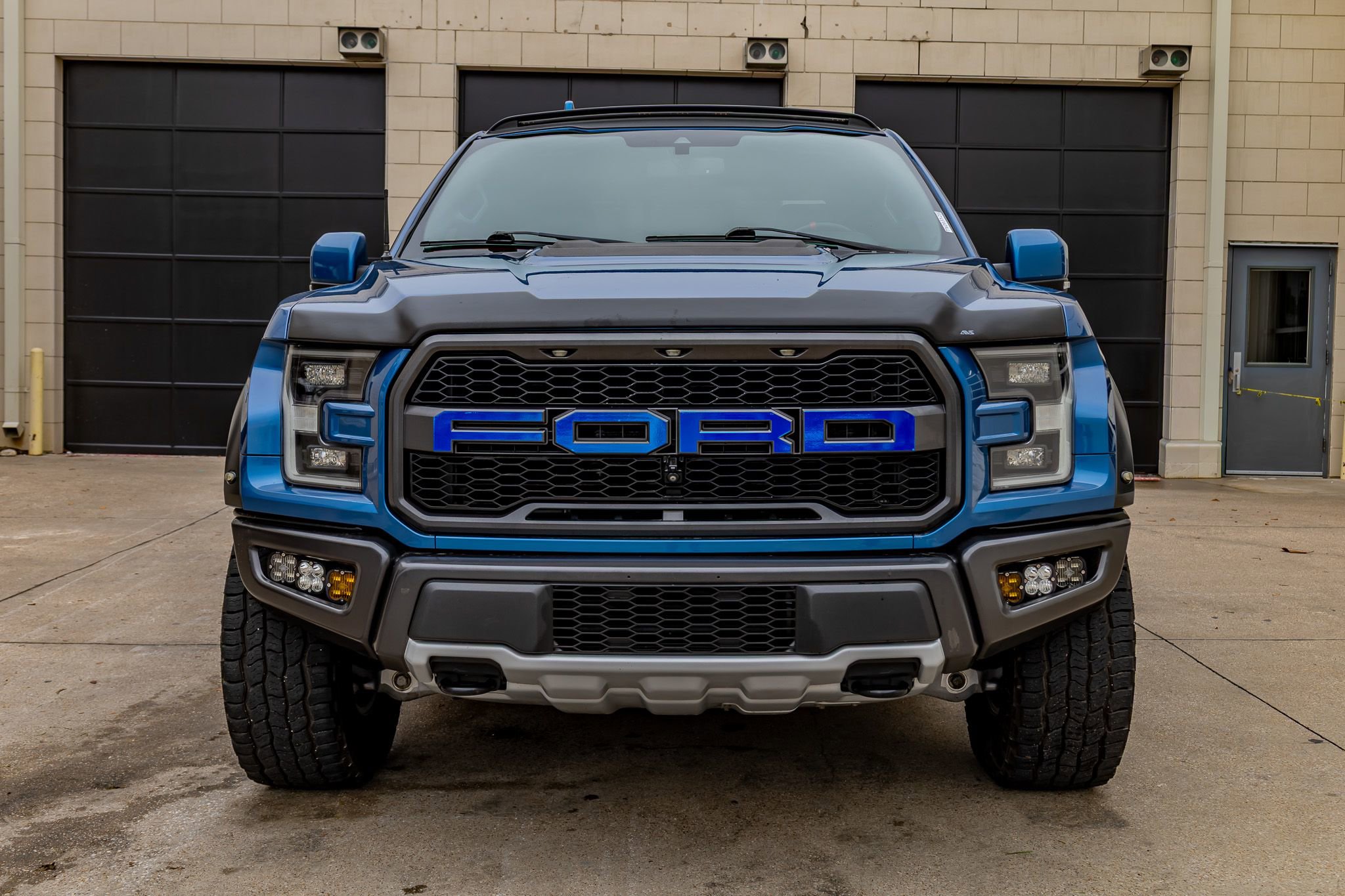 Used 2019 Ford F150 Raptor w/ Equipment Group 802A Luxury AWD/4WD image 2