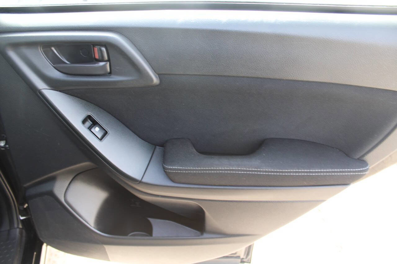 Used 2014 Subaru Forester 2.5i image 9