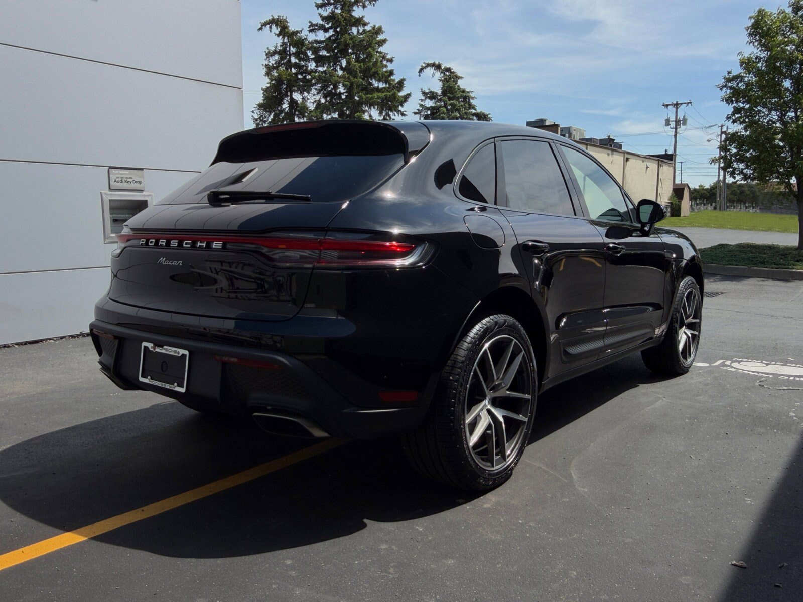 New 2026 Porsche Macan AWD/4WD image 10