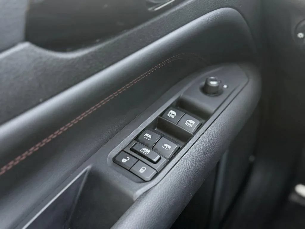 Used 2024 Jeep Compass Trailhawk AWD/4WD image 9